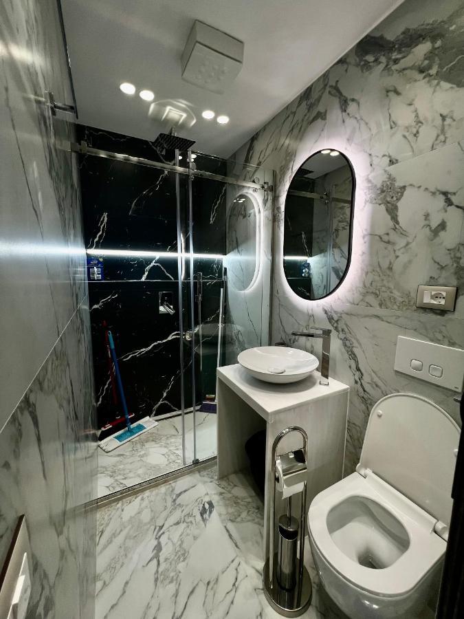 Deluxe Apartment Bllok Tirana Bagian luar foto
