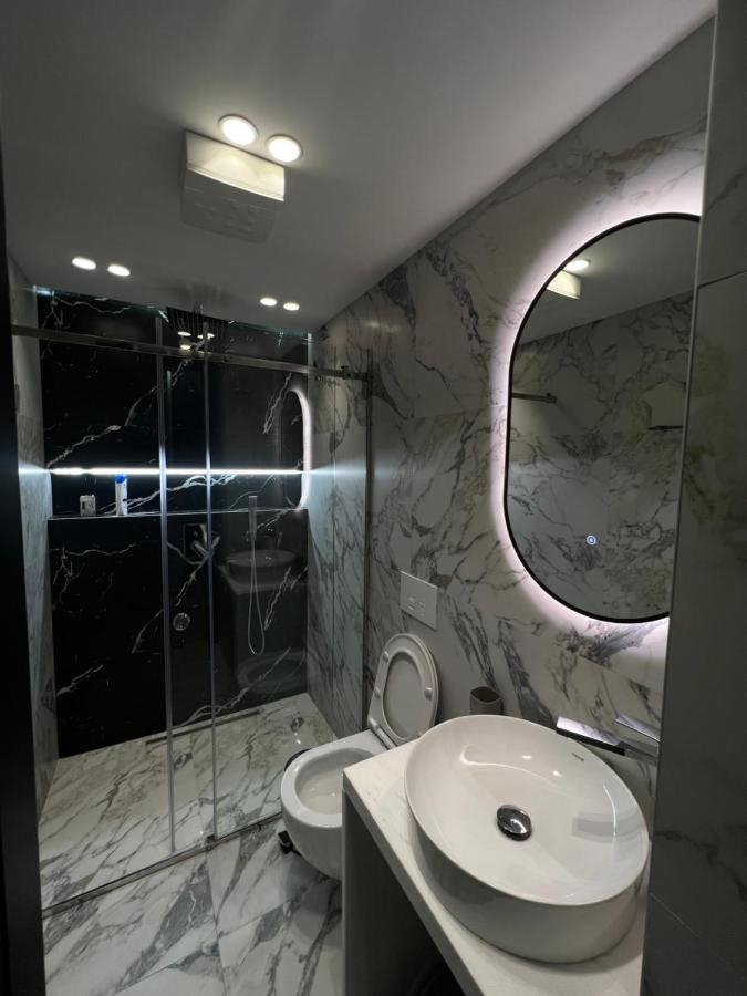 Deluxe Apartment Bllok Tirana Bagian luar foto