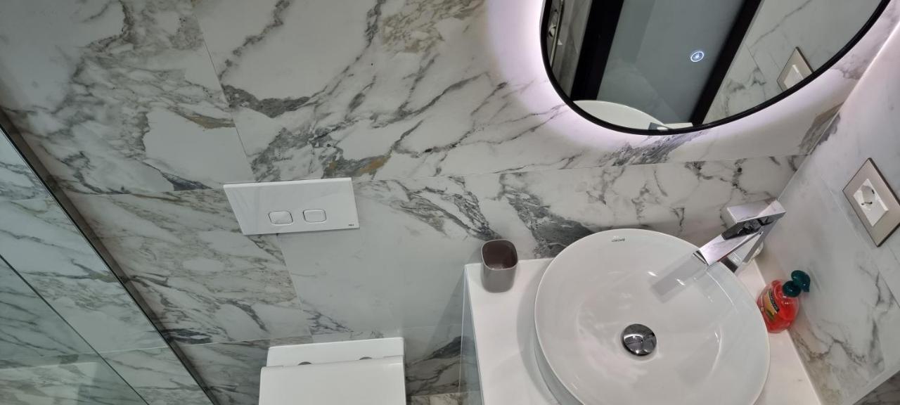 Deluxe Apartment Bllok Tirana Bagian luar foto