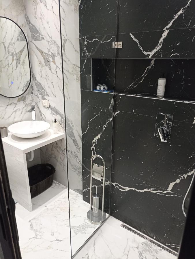 Deluxe Apartment Bllok Tirana Bagian luar foto