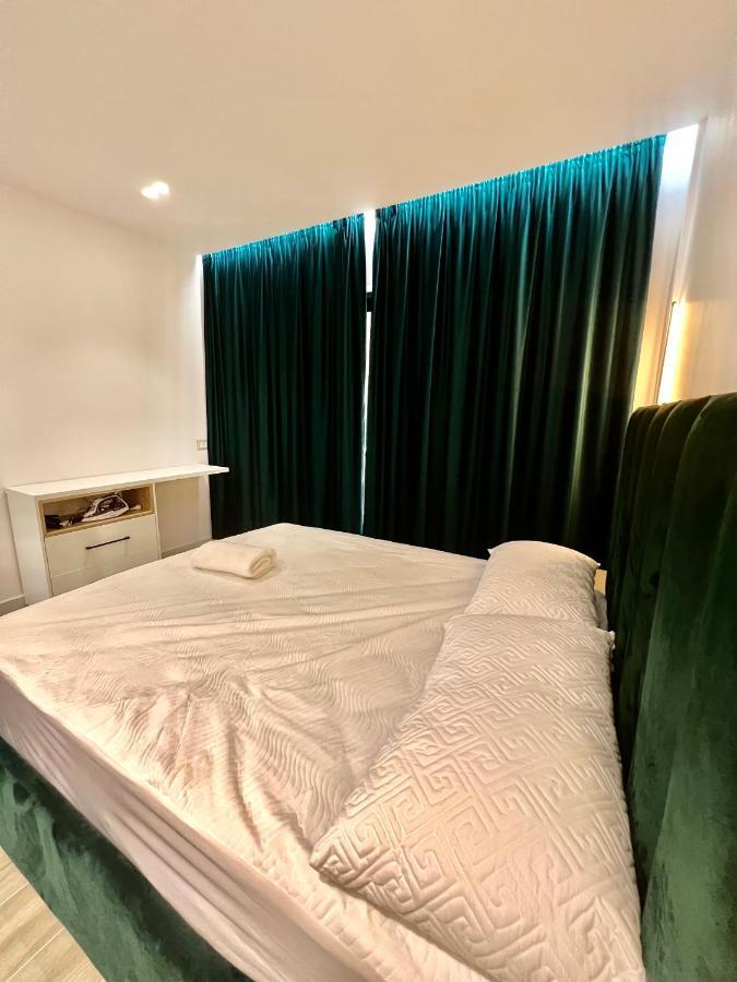 Deluxe Apartment Bllok Tirana Bagian luar foto