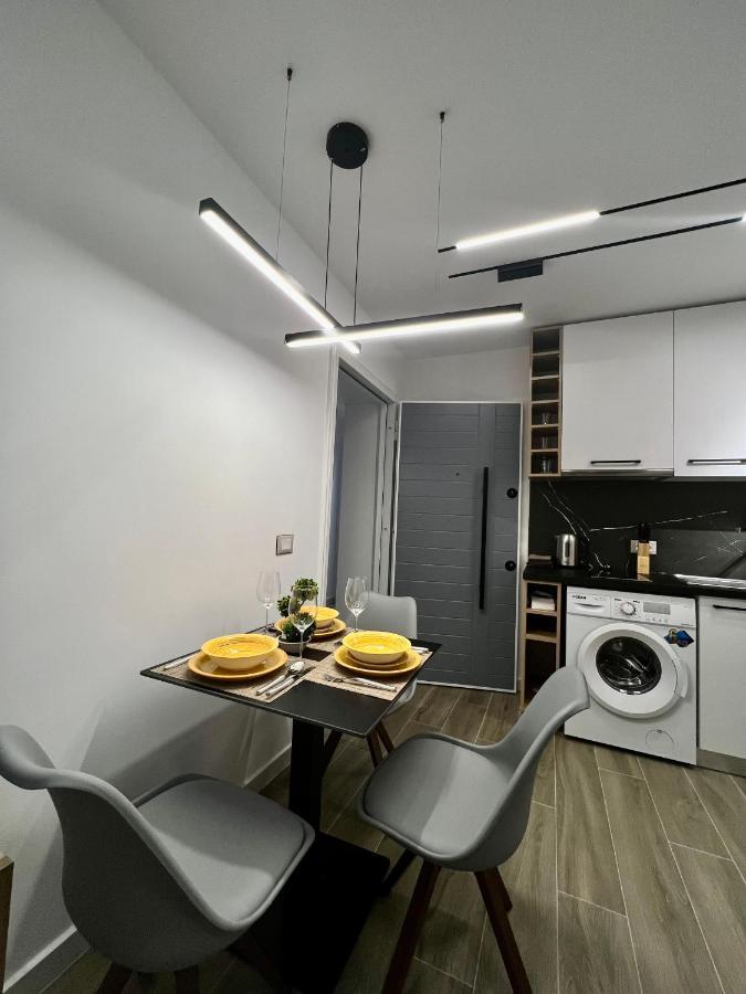 Deluxe Apartment Bllok Tirana Bagian luar foto