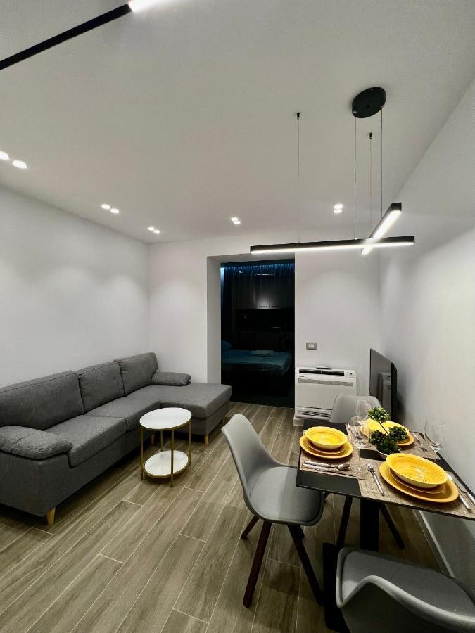 Deluxe Apartment Bllok Tirana Bagian luar foto