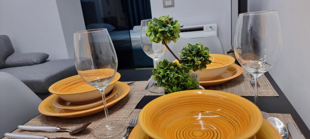 Deluxe Apartment Bllok Tirana Bagian luar foto