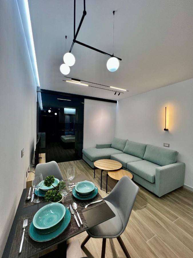 Deluxe Apartment Bllok Tirana Bagian luar foto