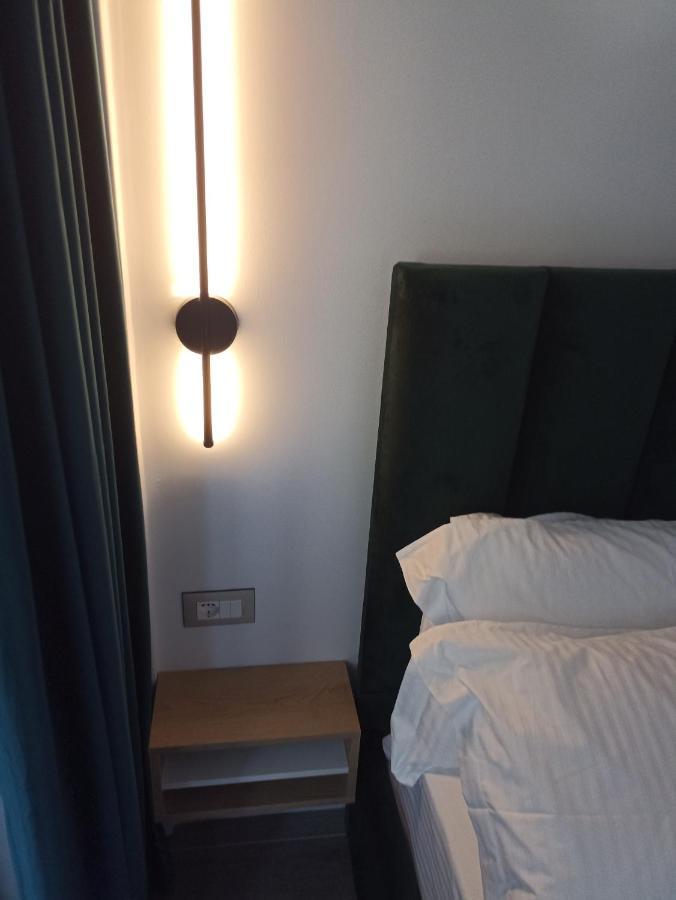 Deluxe Apartment Bllok Tirana Bagian luar foto
