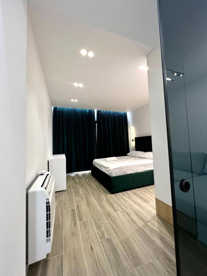 Deluxe Apartment Bllok Tirana Bagian luar foto