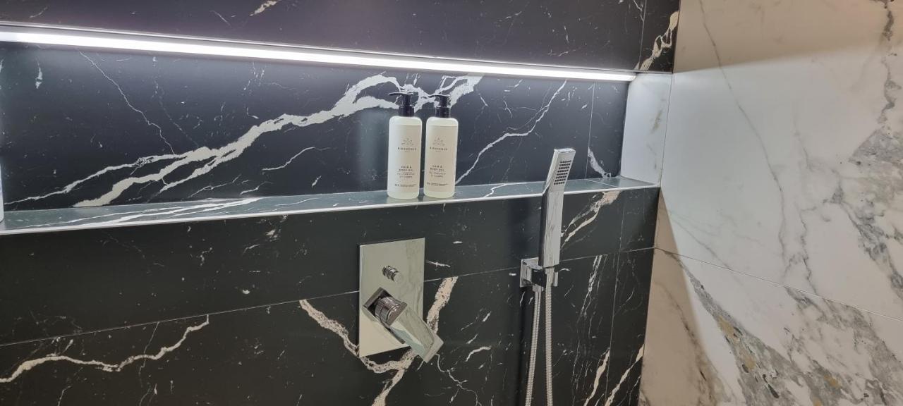 Deluxe Apartment Bllok Tirana Bagian luar foto