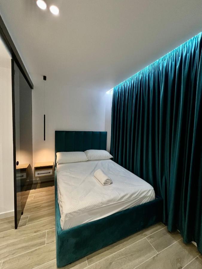 Deluxe Apartment Bllok Tirana Bagian luar foto
